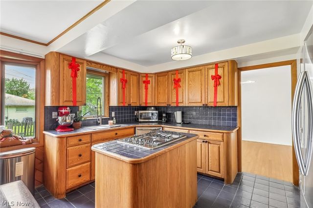 5420 Bluebell Drive, Lyndhurst, OH 44124