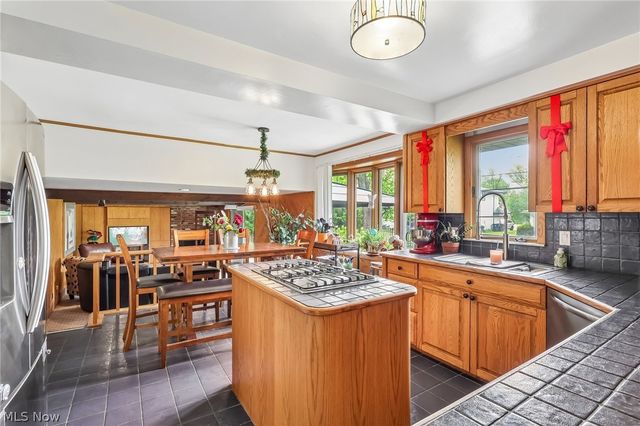 5420 Bluebell Drive, Lyndhurst, OH 44124
