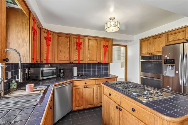 5420 Bluebell Drive, Lyndhurst, OH 44124