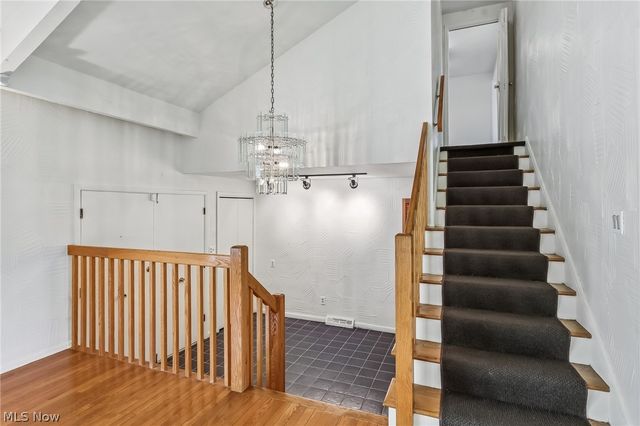 5420 Bluebell Drive, Lyndhurst, OH 44124