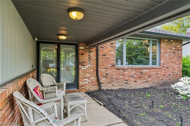 5420 Bluebell Drive, Lyndhurst, OH 44124