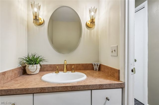 5420 Bluebell Drive, Lyndhurst, OH 44124