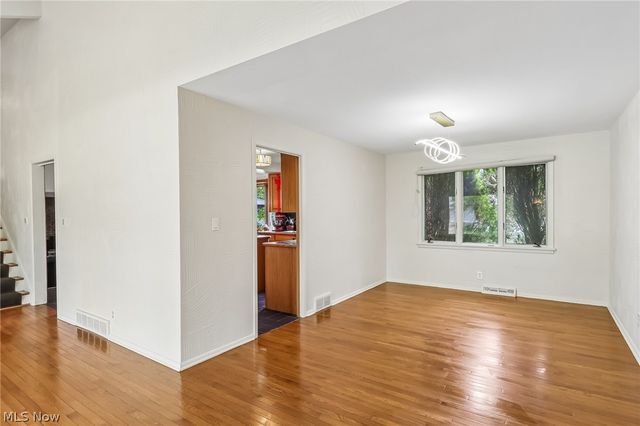 5420 Bluebell Drive, Lyndhurst, OH 44124