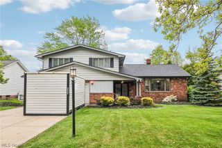 5420 Bluebell Drive, Lyndhurst, OH 44124