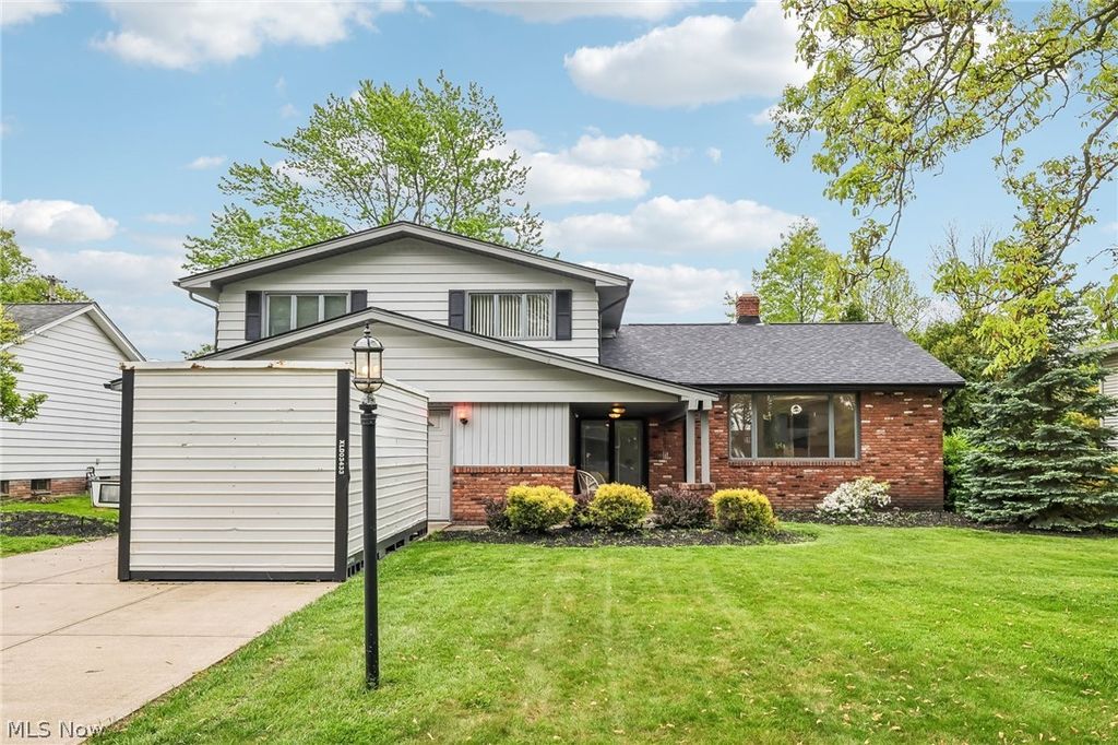 5420 Bluebell Drive, Lyndhurst, OH 44124