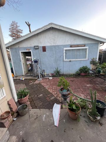 2330 E Finland Ave, Stockton, CA 95205