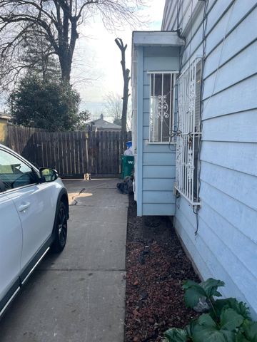 2330 E Finland Ave, Stockton, CA 95205