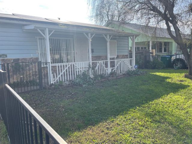 2330 E Finland Ave, Stockton, CA 95205