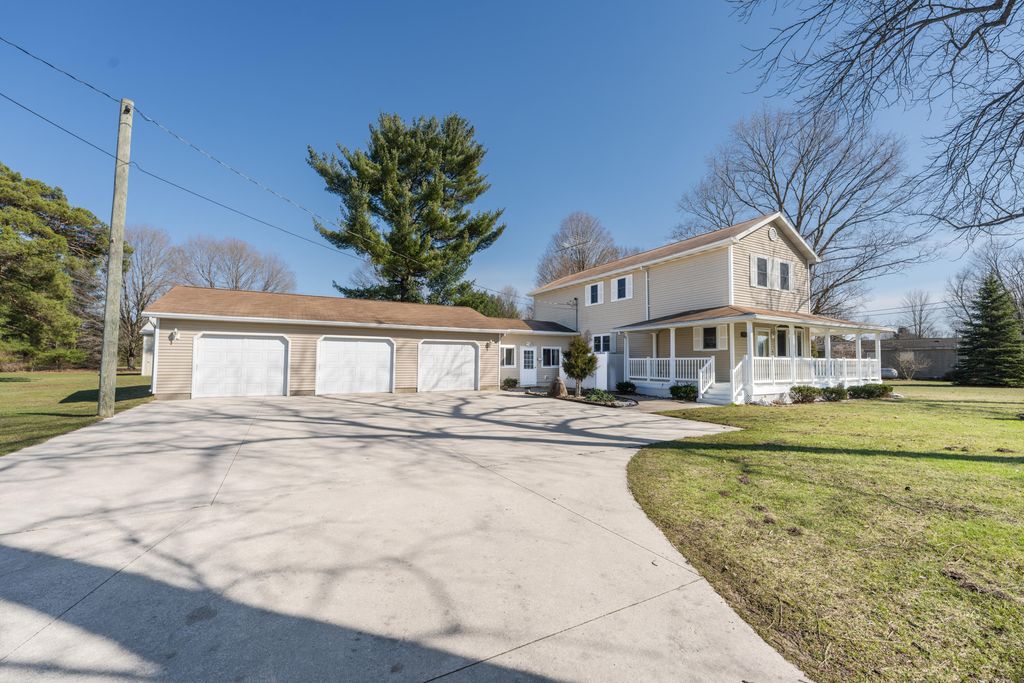 121 CR 687 Street, South Haven, MI 49090