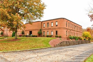 2550 Boyce Plaza Rd #204 204, Upper St Clair, PA 15241