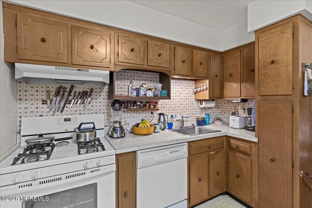 952 Alden Drive, Toms River, NJ 08753