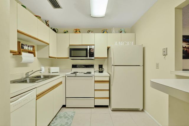 23 Lake Vista Trail 204, Port St. Lucie, FL 34952