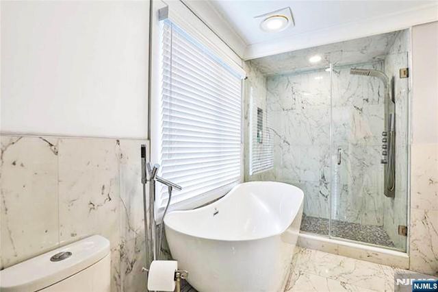 36 Myrtle Avenue A, Edgewater, NJ 07020