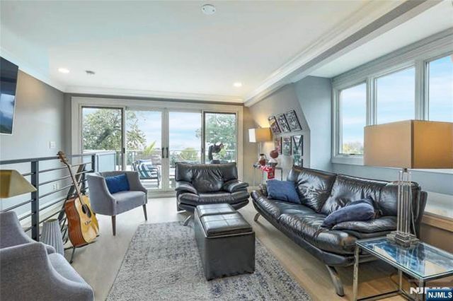 36 Myrtle Avenue A, Edgewater, NJ 07020