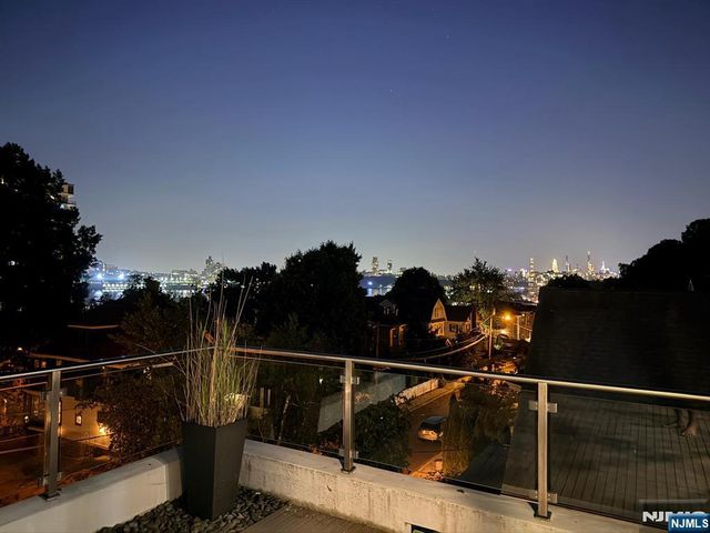 36 Myrtle Avenue A, Edgewater, NJ 07020