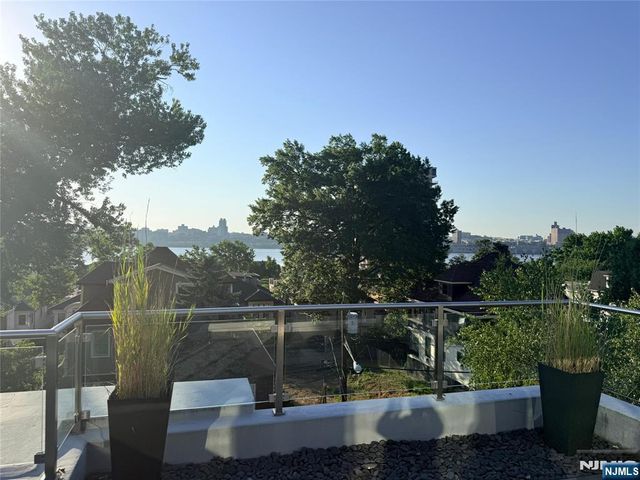 36 Myrtle Avenue A, Edgewater, NJ 07020