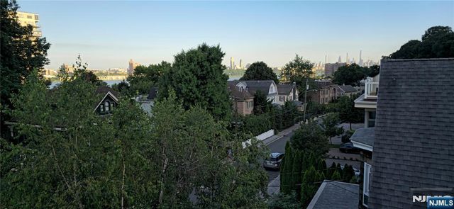36 Myrtle Avenue A, Edgewater, NJ 07020
