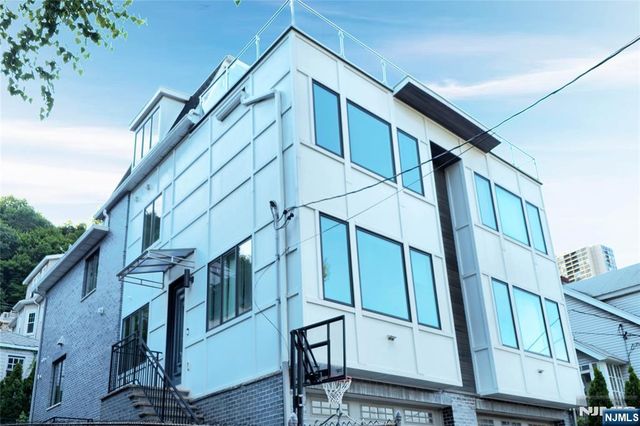 36 Myrtle Avenue A, Edgewater, NJ 07020