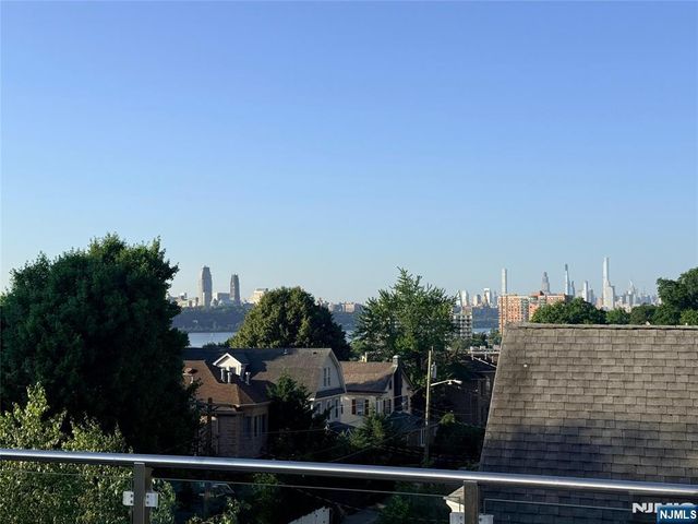36 Myrtle Avenue A, Edgewater, NJ 07020