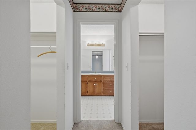 3 Richard Circle, Eureka Springs, AR 72632