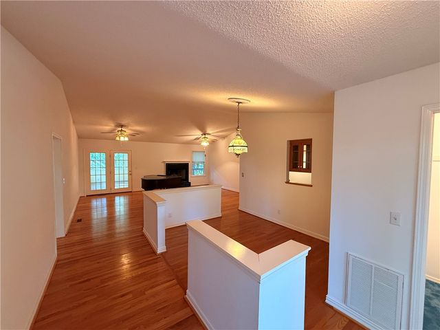 3 Richard Circle, Eureka Springs, AR 72632