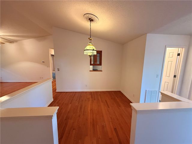 3 Richard Circle, Eureka Springs, AR 72632