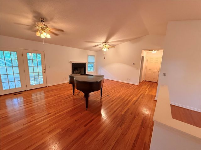 3 Richard Circle, Eureka Springs, AR 72632
