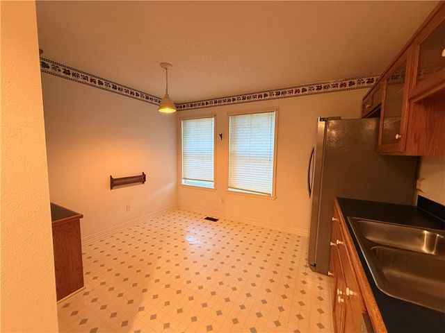 3 Richard Circle, Eureka Springs, AR 72632