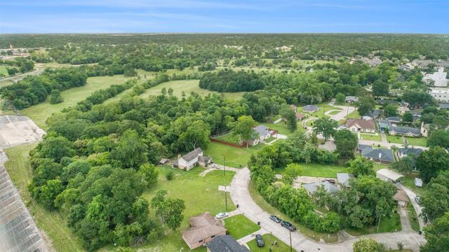 6609 Bayou View Drive, Houston, TX 77091