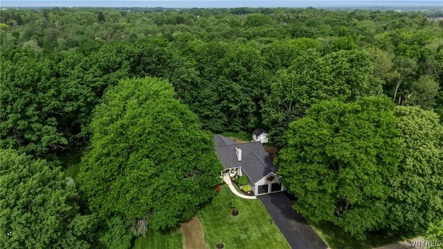4660 Boncrest Drive West, Clarence, NY 14221