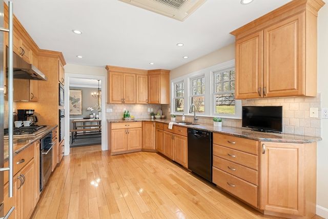 14 Melrose Ave, Needham, MA 02492