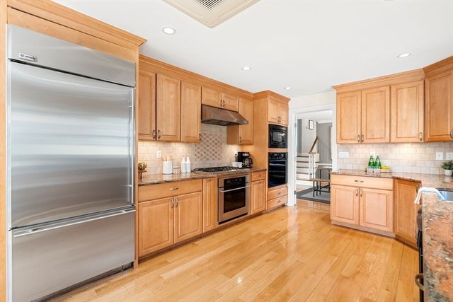 14 Melrose Ave, Needham, MA 02492