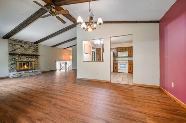 6215 Cavell Avenue N, Brooklyn Park, MN 55428