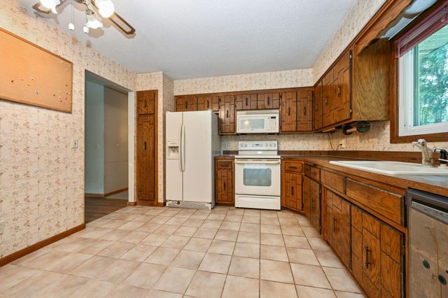 6215 Cavell Avenue N, Brooklyn Park, MN 55428