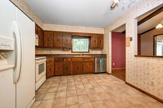 6215 Cavell Avenue N, Brooklyn Park, MN 55428