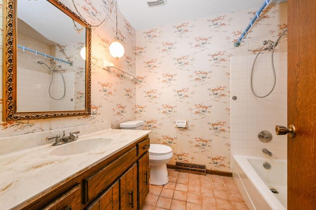 6215 Cavell Avenue N, Brooklyn Park, MN 55428