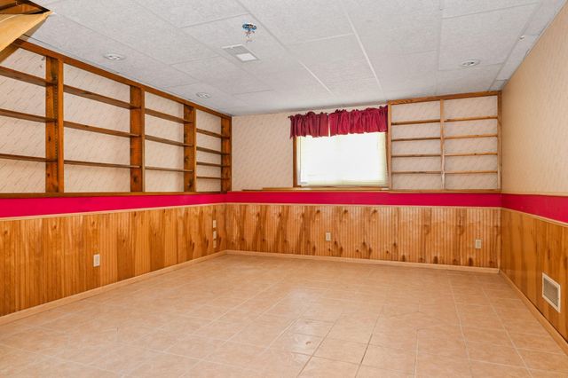 6215 Cavell Avenue N, Brooklyn Park, MN 55428