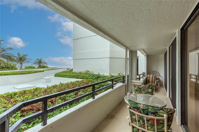 3560 S Ocean Boulevard 206, South Palm Beach, FL 33480