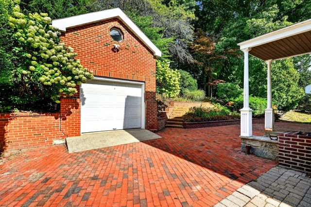 127 Commonwealth Ave, Newton, MA 02467