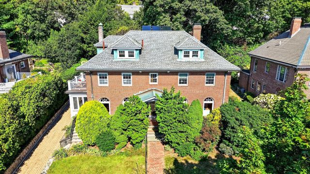 127 Commonwealth Ave, Newton, MA 02467