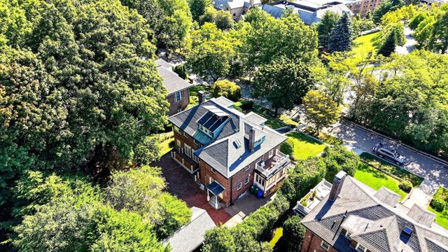 127 Commonwealth Ave, Newton, MA 02467