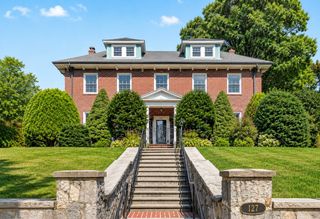 127 Commonwealth Ave, Newton, MA 02467