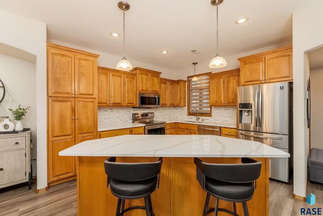 727 E 70th Pl Place, Sioux Falls, SD 57108