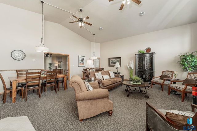 727 E 70th Pl Place, Sioux Falls, SD 57108