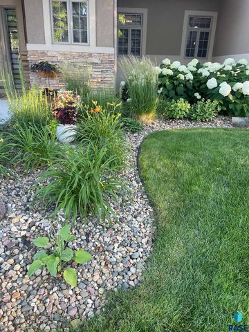 727 E 70th Pl Place, Sioux Falls, SD 57108