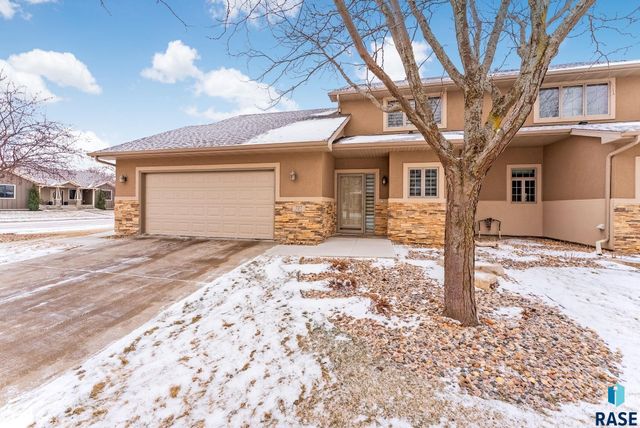 727 E 70th Pl Place, Sioux Falls, SD 57108