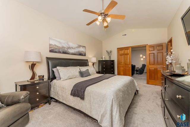 727 E 70th Pl Place, Sioux Falls, SD 57108