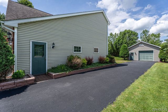 4815 Tonawanda Creek Road, Pendleton, NY 14120