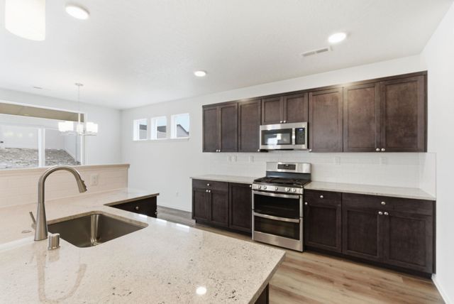 19698 E 3rd Ln, Greenacres, WA 99016