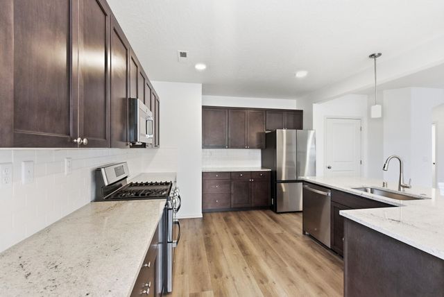 19698 E 3rd Ln, Greenacres, WA 99016